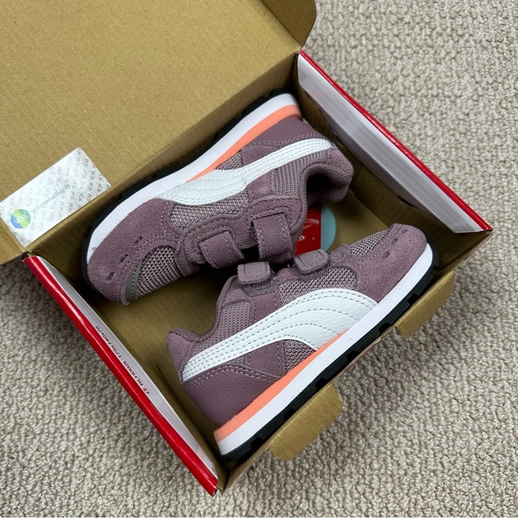 NEW Puma Toddler Sneakers Shoes Vista V Elderberry and White Size 6C new in box - Picture 1 of 3